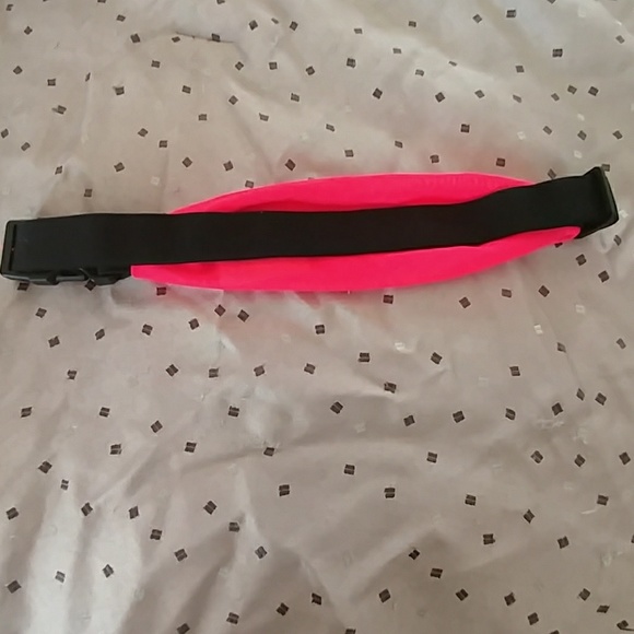 VS Pink hip pouch - Picture 2 of 3